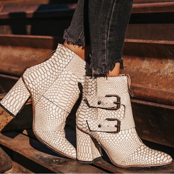 Freebird by Steven - Joey Ankle Booties in White Snake, Size 8 - Picture 6 of 11